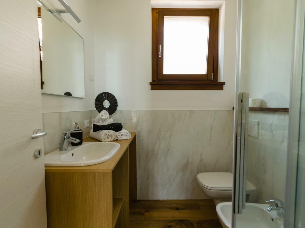 Discesa A Lago With Terrace And Garden On Lake Iseo Riva di Solto Exterior photo
